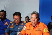 1768021537271-kepala-kantor-basarnas-maumere-fathur-rahman-sampaikan-perpanjangan-pencarian-korban-tenggelam-km-putri-sakinah-di-pelabuhan-m-1767799580176_43