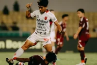 1768043112353-pemain-bali-united-made-tito-wiratama-saat-berhadapan-dengan-pemain-psm-makassar-di-stadion-bj-habibie-jumat-912026-foto-dok-b-1768031633794_43