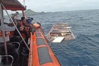 1768064726395-tim-sar-gabungan-menemukan-puing-kapal-pinisi-putri-sakinah-yang-tenggelam-di-selat-pulau-padar-taman-nasional-komodo-labuan-b-1766841228310_43