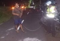 1768129515999-polisi-mengecek-lokasi-tabrakan-dua-pemotor-yang-menyebabkan-satu-pengendara-tewas-di-jalan-kubutambahan-km-21-tepatnya-di-ban-1768126395655_43