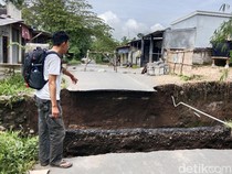 1768129520396-kondisi-jembatan-ambruk-yang-menghubungkan-dua-kecamatan-di-lombok-timur-ntb-minggu-1112025-foto-sanusi-ardi-wdetikbali-1768110455355_43