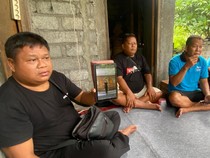 1768151129712-keluarga-menunjukkan-foto-ni-komang-dewantari-ketika-masih-hidup-melalui-ponselnya-saat-ditemui-di-rumah-duka-di-desa-tulamben-1768124568125_43