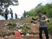 1768302324280-polisi-menyegel-lokasi-tambang-emas-ilegal-di-gunung-kongbawi-dusun-belenje-desa-serage-kecamatan-praya-barat-daya-senin-12120-1768289148055_43